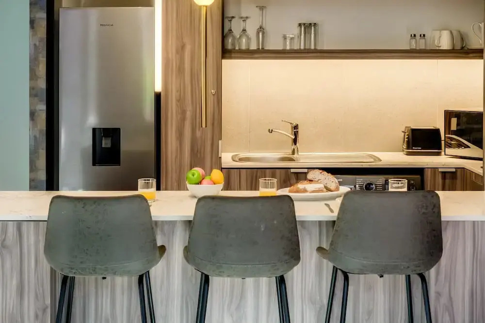 Stylish Urban Retreat at City Suite 904