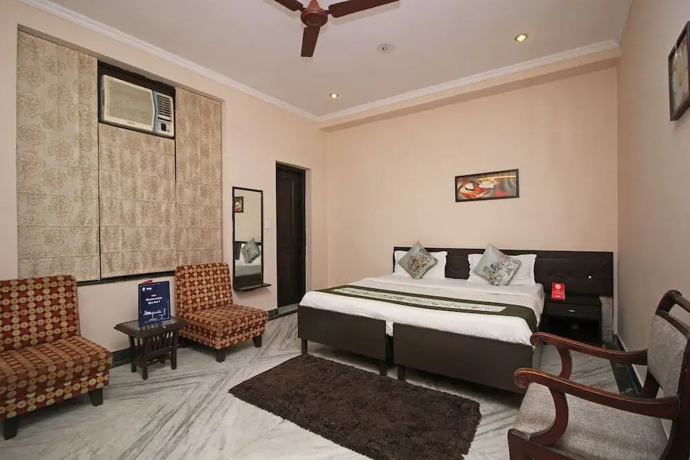 OYO 439 Hotel Queens Inn