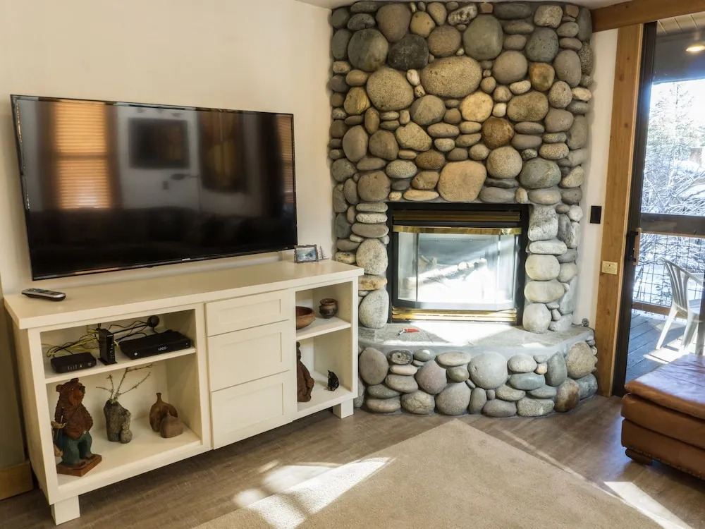 3132 Aspen Grove