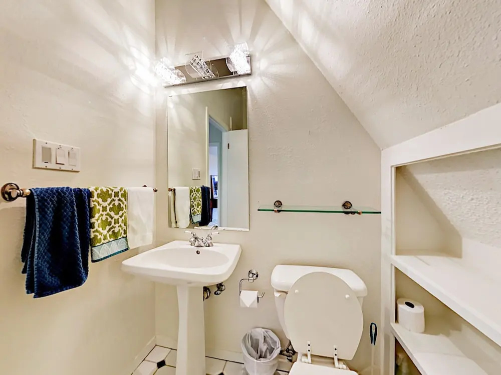 1112 Robert E Lee Condo Unit B 2 Bedrooms 2 Bathrooms Condo
