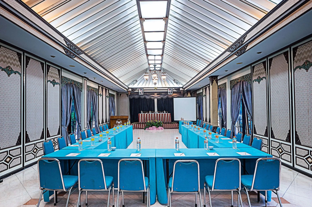 Royal Hotel and Convention Tretes