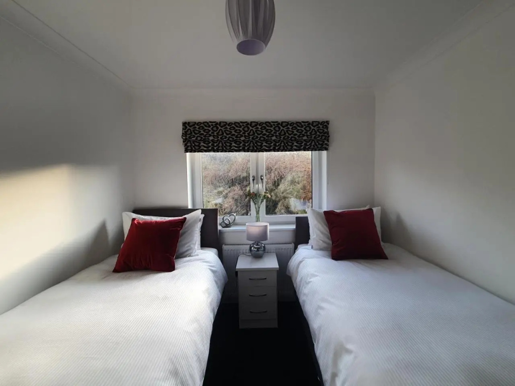 22 Waters Edge Banff (Adults Only)