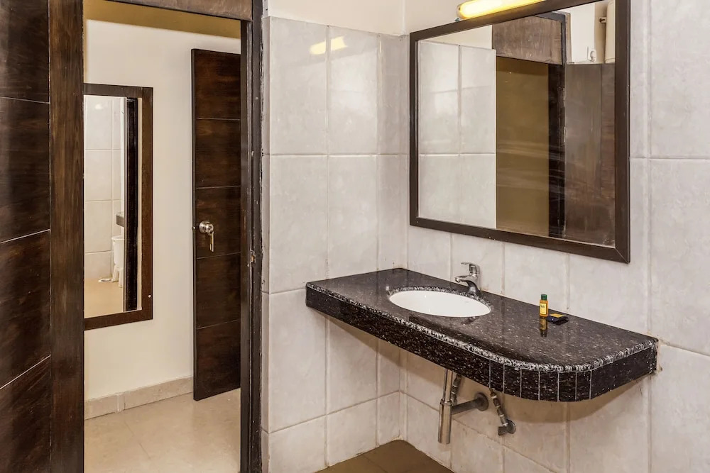 FabHotel Tekarees Inn Hazratganj