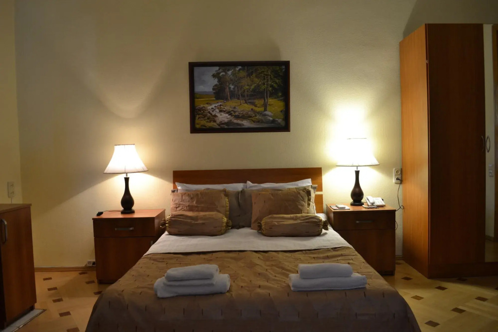 Arta Hotel