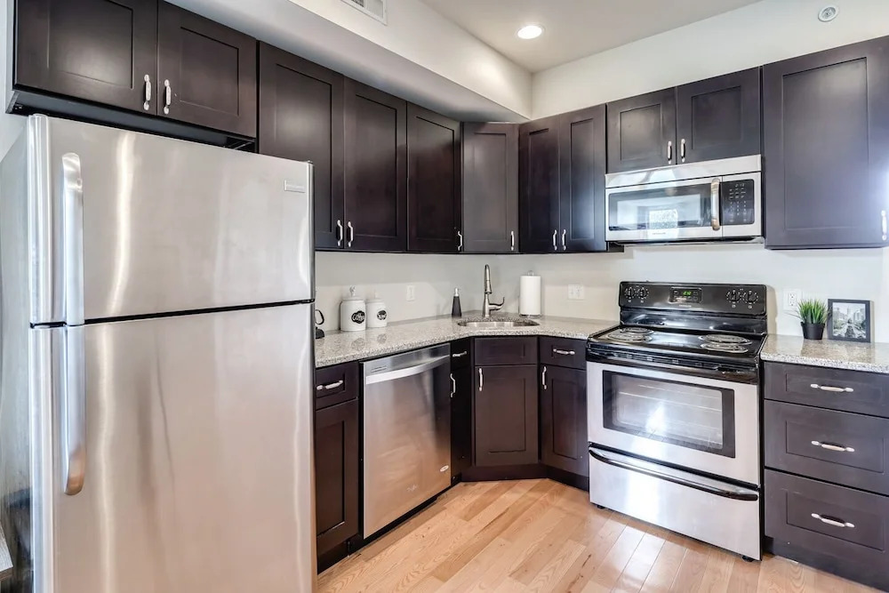 Private Rooftop With Views+modern 2BD & 1 Bath