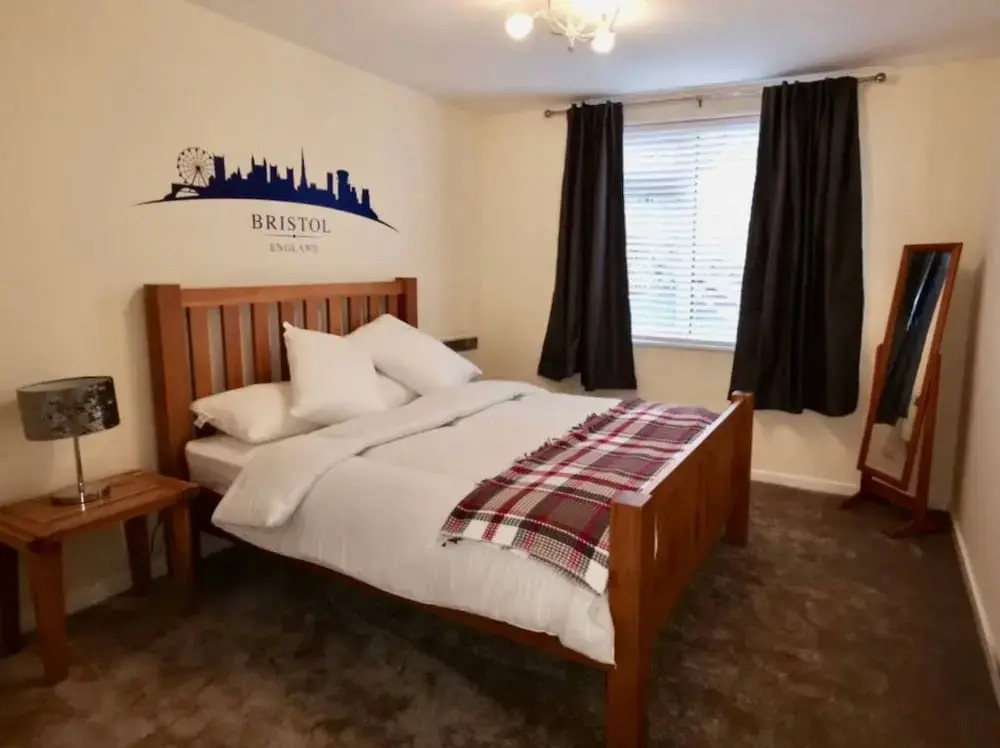 Central 1 Bedroom Stokes Croft Flat With Parking