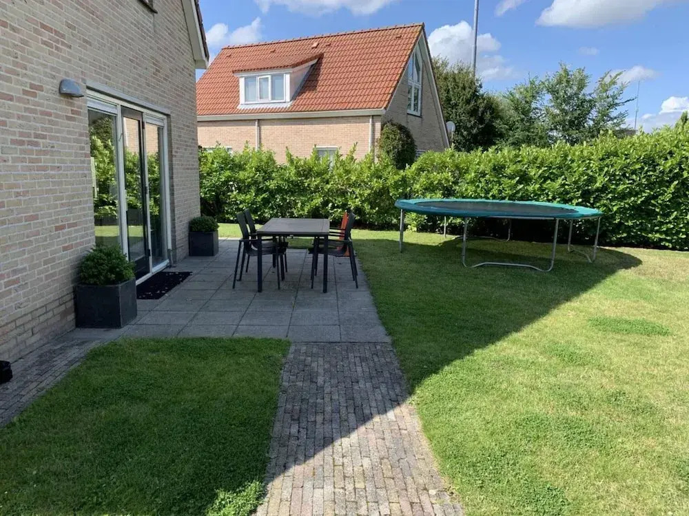 Lovely bungalow with garden