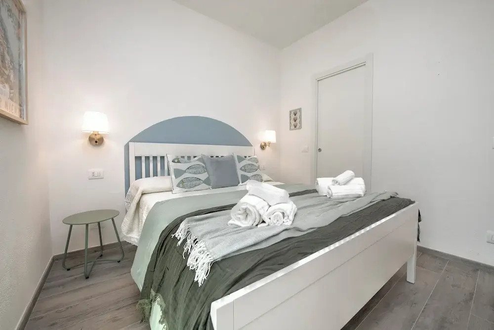 aMoneglia, 2 minutes walk to the beach, PVT PARK
