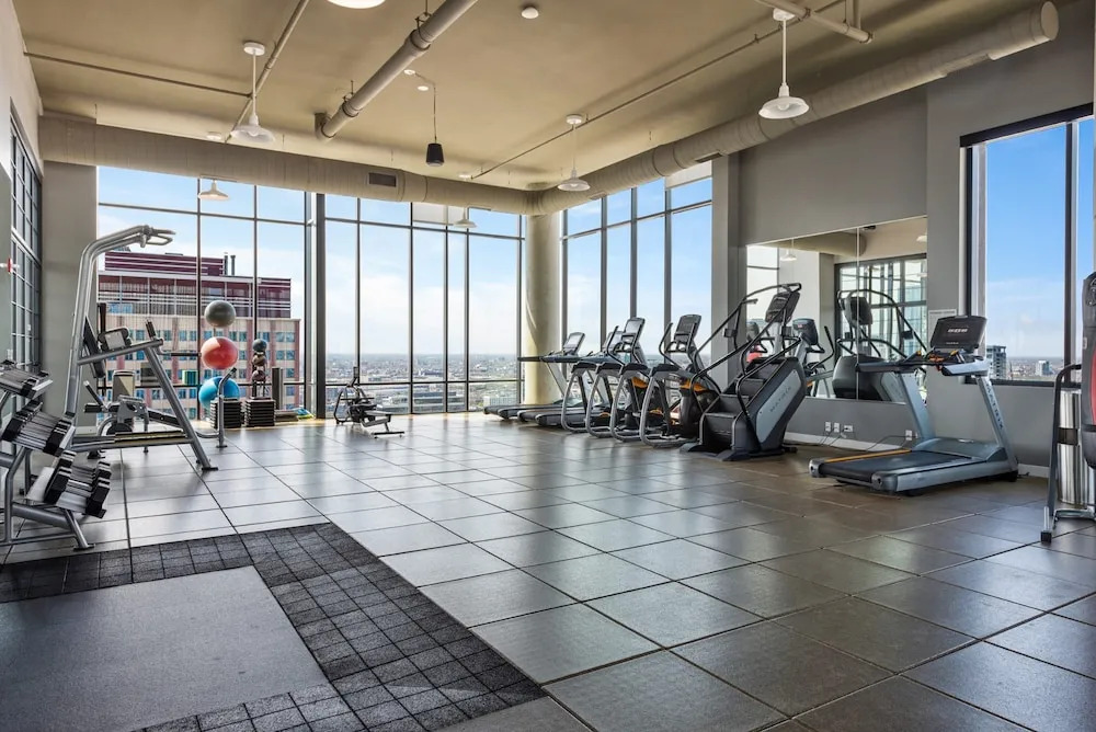 Mag Mile Retreat Stunning Views High-end 2BR