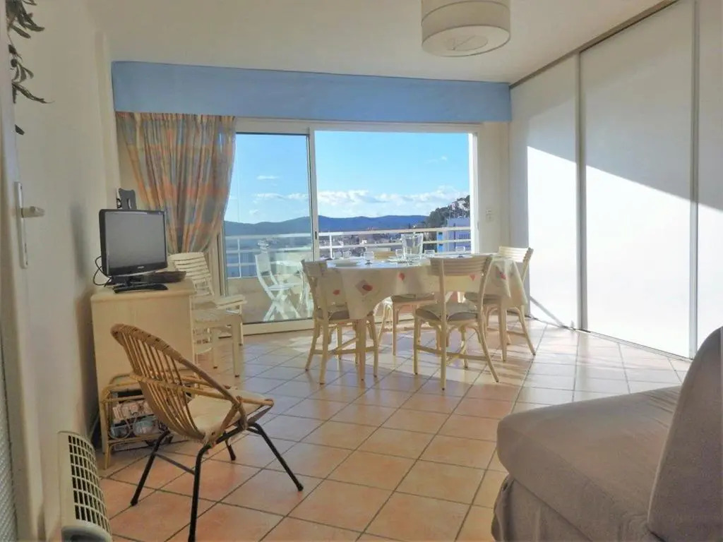 Appartement Le Lavandou, 2 pièces, 4 personnes - FR-1-251-345