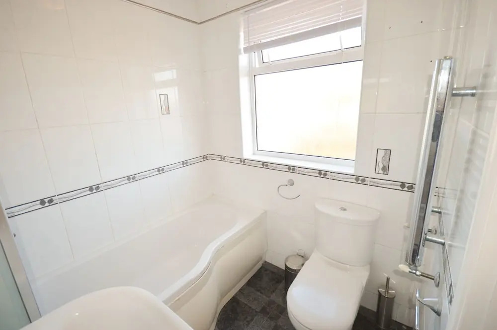 Fantastic 4 Bedroom House In Bath With Garden