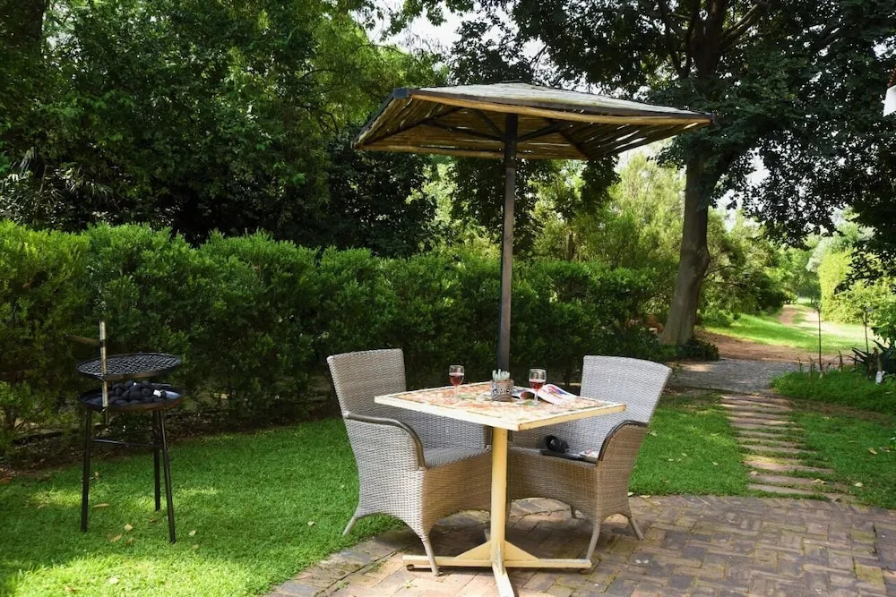 Charming Yellowwood Cottage for 2 People in Spacious Garden!