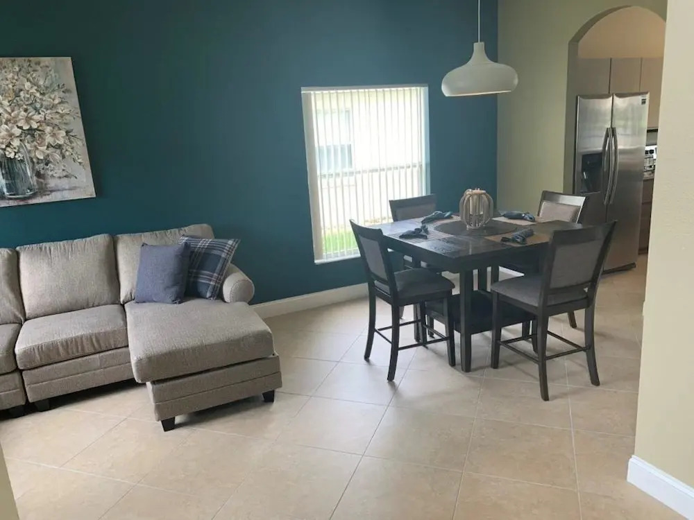 Spacious 5br, 3.5ba W/ 2 Living Areas 5 Bedroom Villa