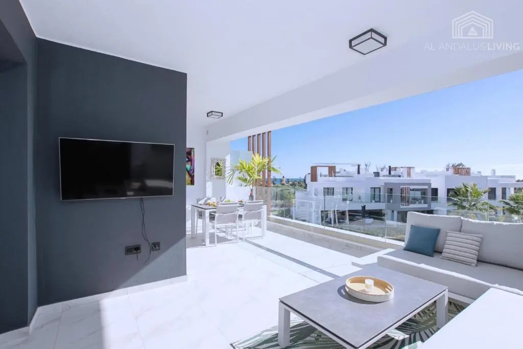 Contemporary apartment 8 min to Puerto Banus