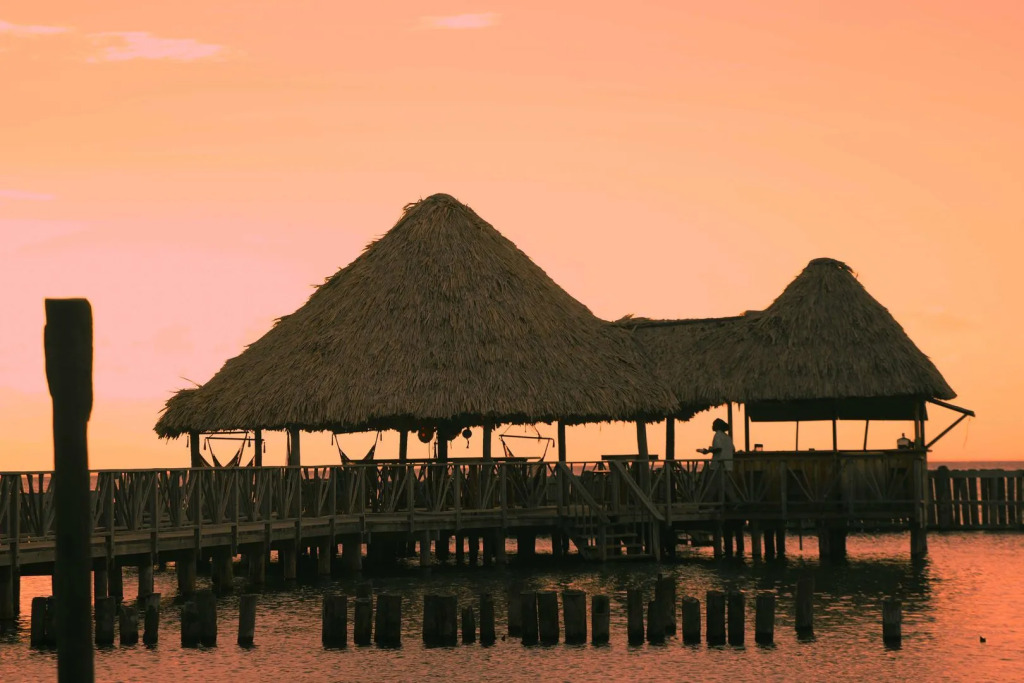 Thatch Caye Resort a MuyOno Resort