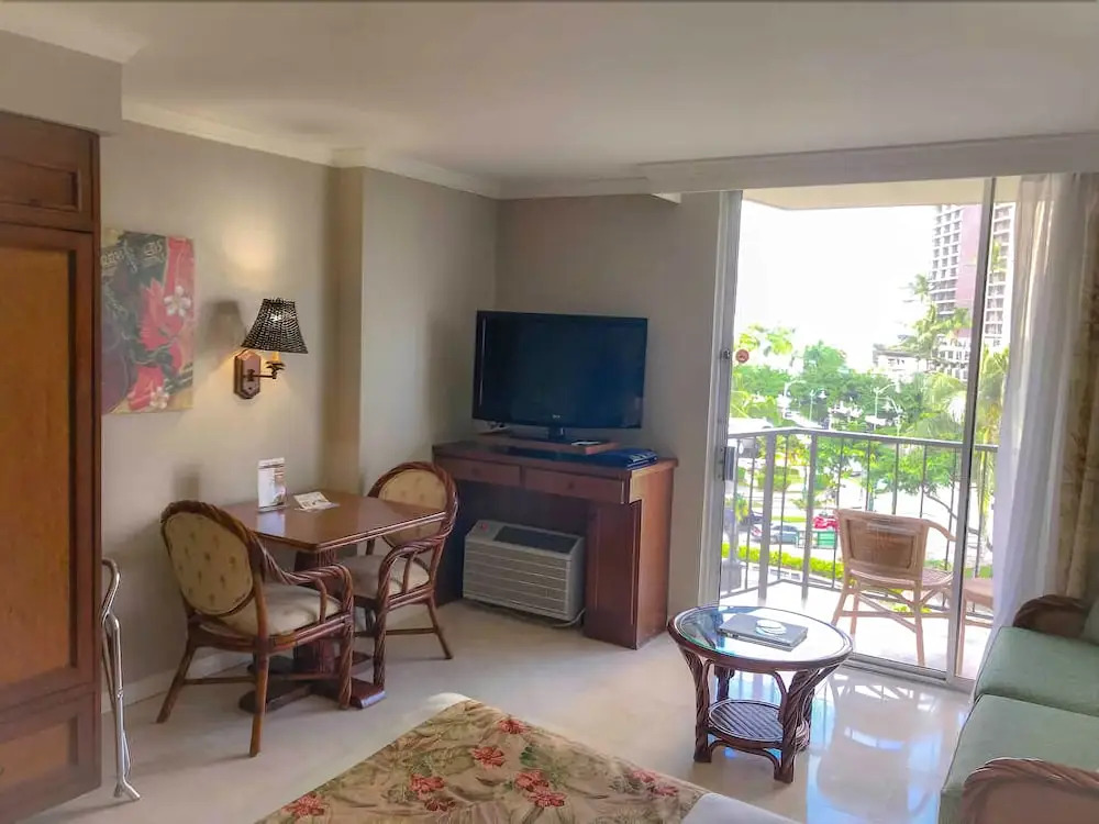Luxurious Stay in Waikiki Steps to Waikiki Beach