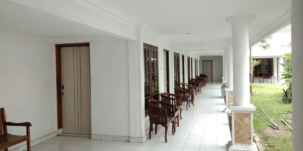 Hotel Sanashtri