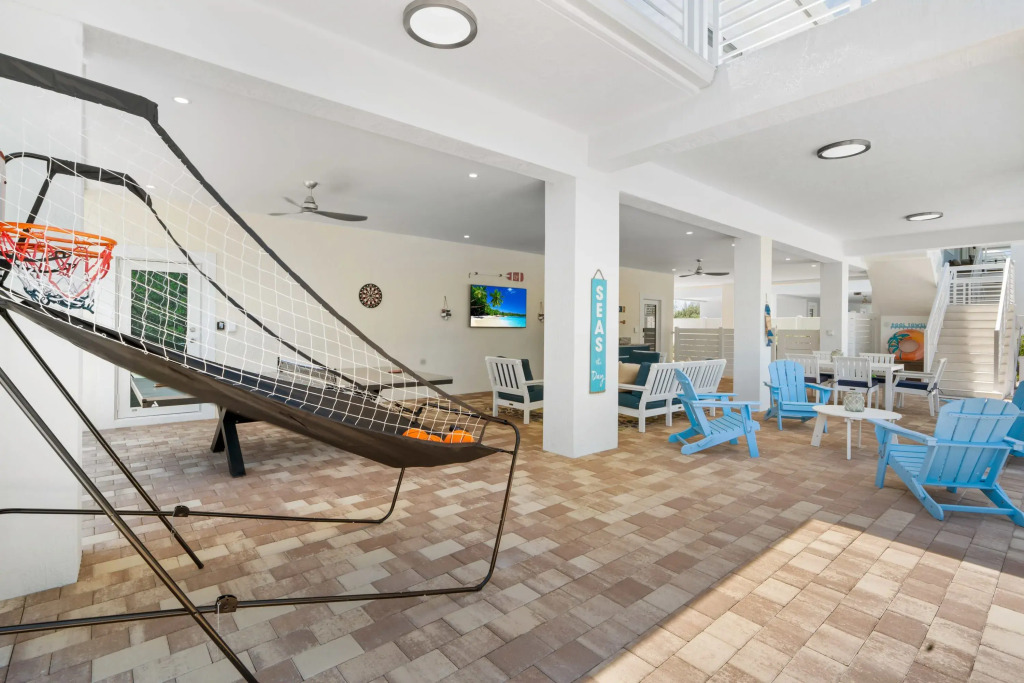 Paradise Point   Pool   Dock   Lounges   BBQ, Marathon