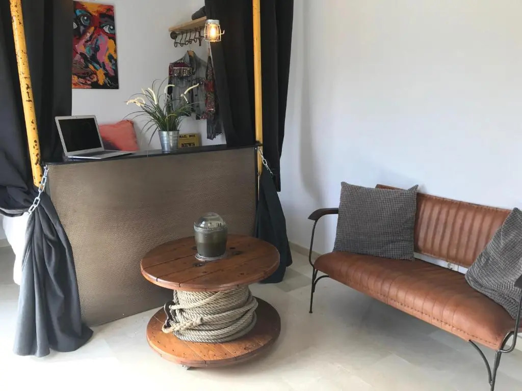 Studio "MOSAICO" WITH POOL, FIBRE OPTIC 600mb, PARKING, AIR CONDITIONER INCLUDED
