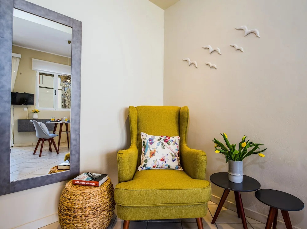 Gianthea Studios and Apt