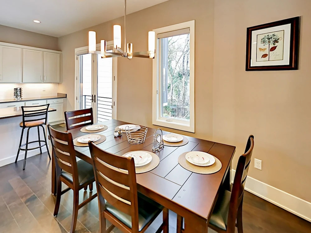 All-suite 3br/3.5ba W/ Rooftop Deck, Near Downtown 3 Bedroom Condo