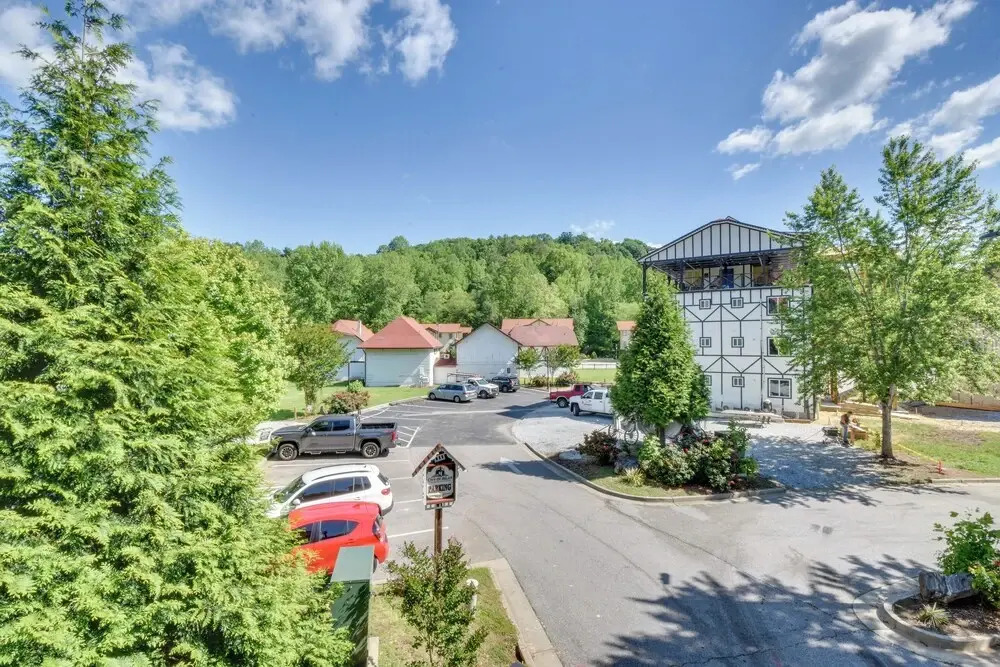 Walkable Condo 3 Mi to Unicoi State Park