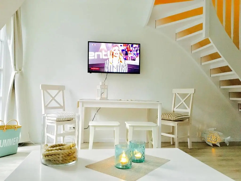 Maisonette-Fewo unter Reet, 50m zum Meer, Strandidyll Zingst