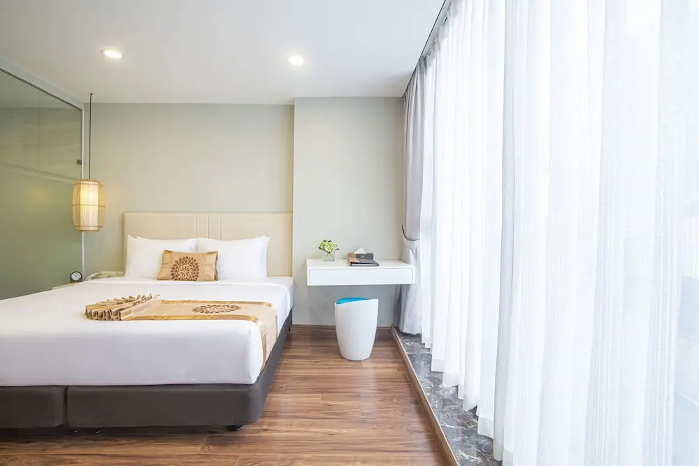 Bridge Lakeside Room For Rent Hanoi