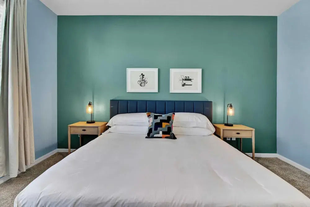 Sleeps 20! 9bdr, Star Wars-themed Game Room, Pool, Hot Tub Nassau by Avantstay