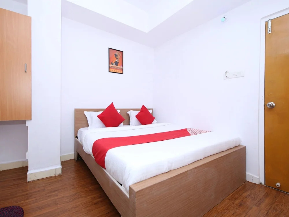 OYO 15094 Sukooon City View