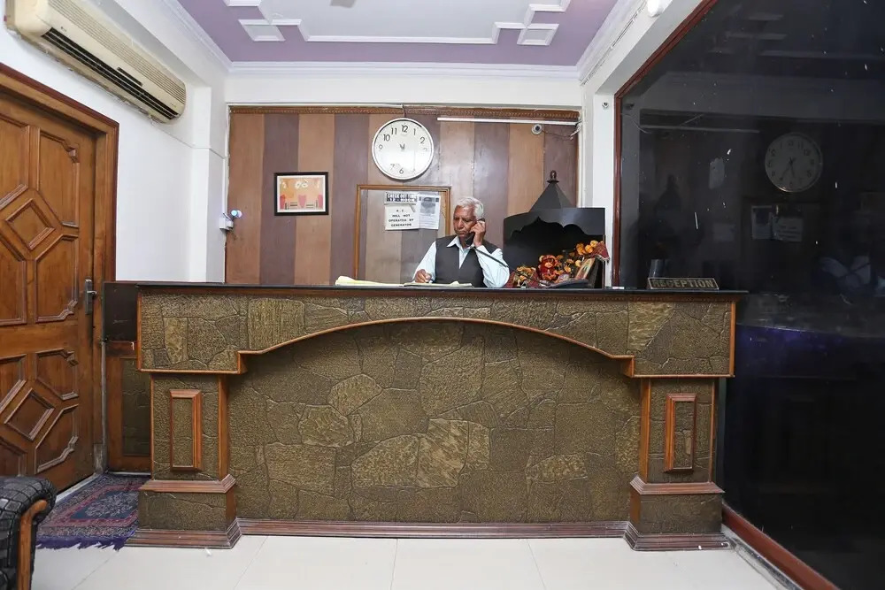 Hotel O Dolphin