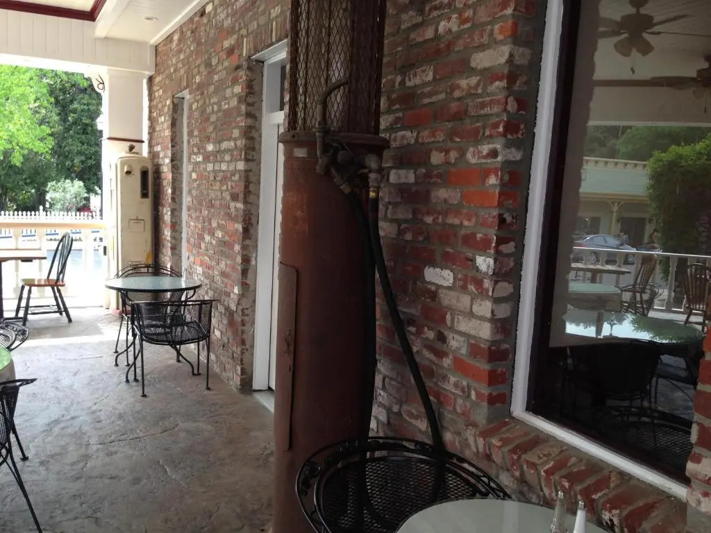 Jamestown Hotel
