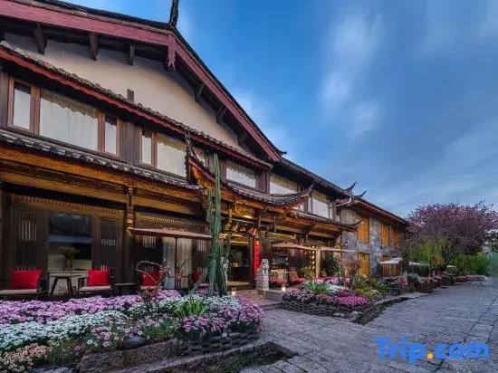 Lijiang Ancient Town Cloud Edge Mountain Retreat Boutique Homestay