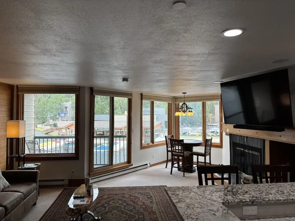 Studio in Lakeside Village, Updated Kitchen & Bath apts