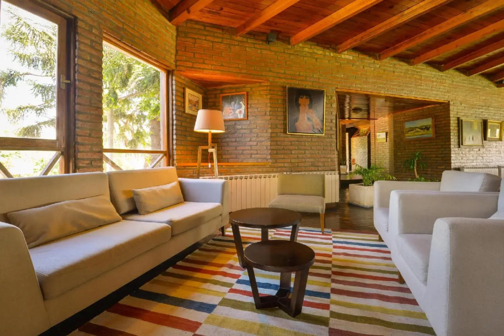 Portal del Lago Hotel