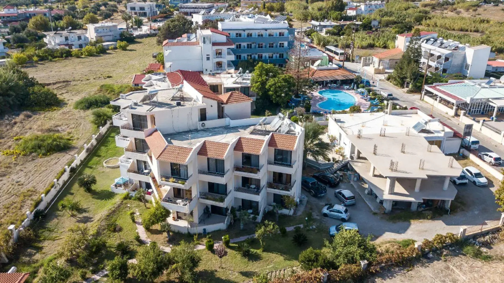 Lyristis Dinos Studios & Apartments