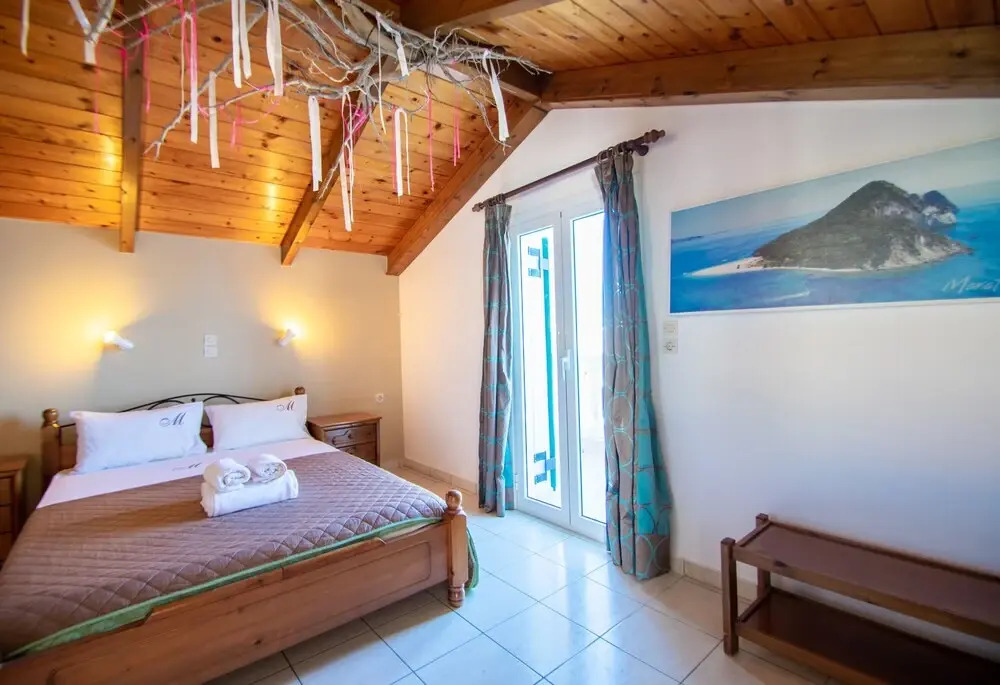 Manthos Beachfront Apartments, by ZanteWize