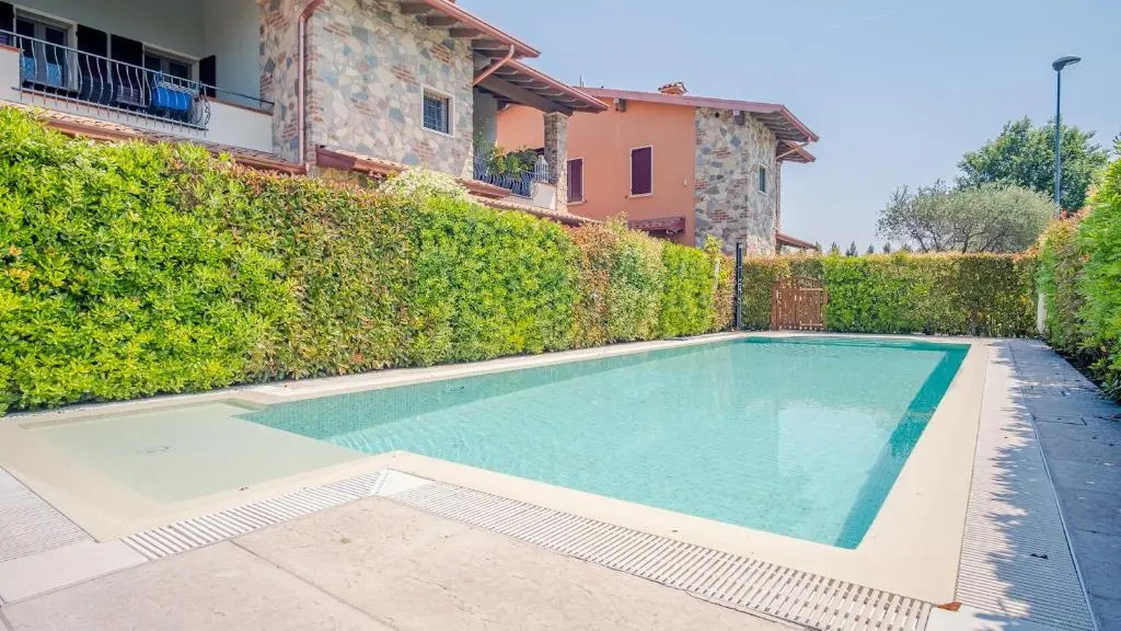 Endless Summer Sirmione - Italian Homing