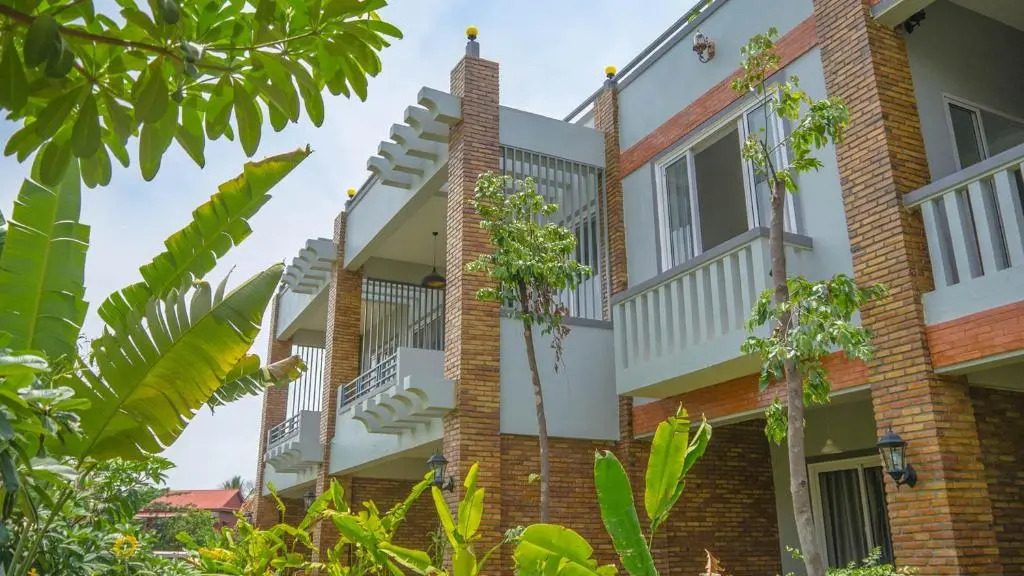 Private Entire 8 BedRooms Garden Pool Villa With Kitchen & BBQ Facilities
