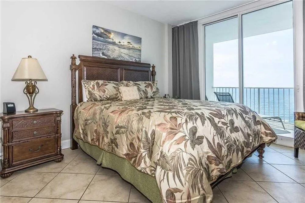 Lighthouse 1202 - 1 Br condo by RedAwning