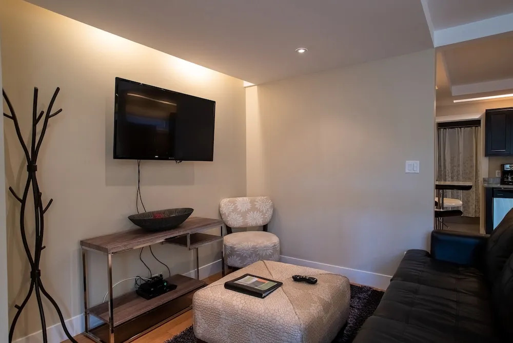 Lincoln Park Suites Operated by Roscoe Village Guesthouse