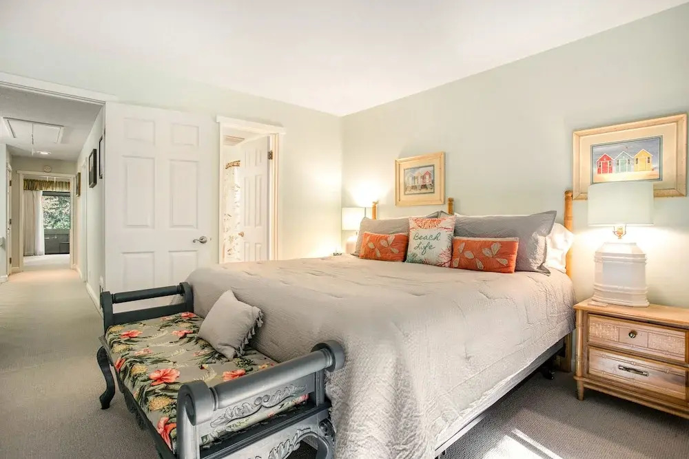 Wonderful Home Close to Everything W/shared Pool, Free Wifi, Central AC