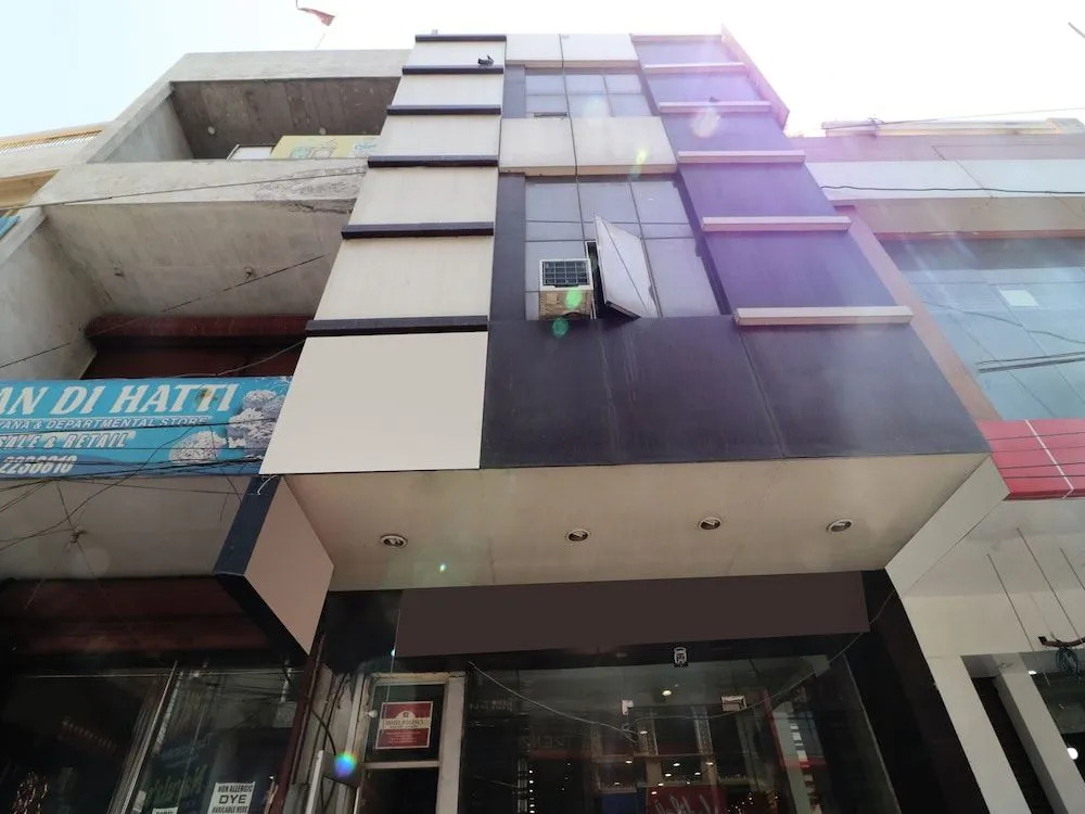 OYO 14860 Hotel Silver Star