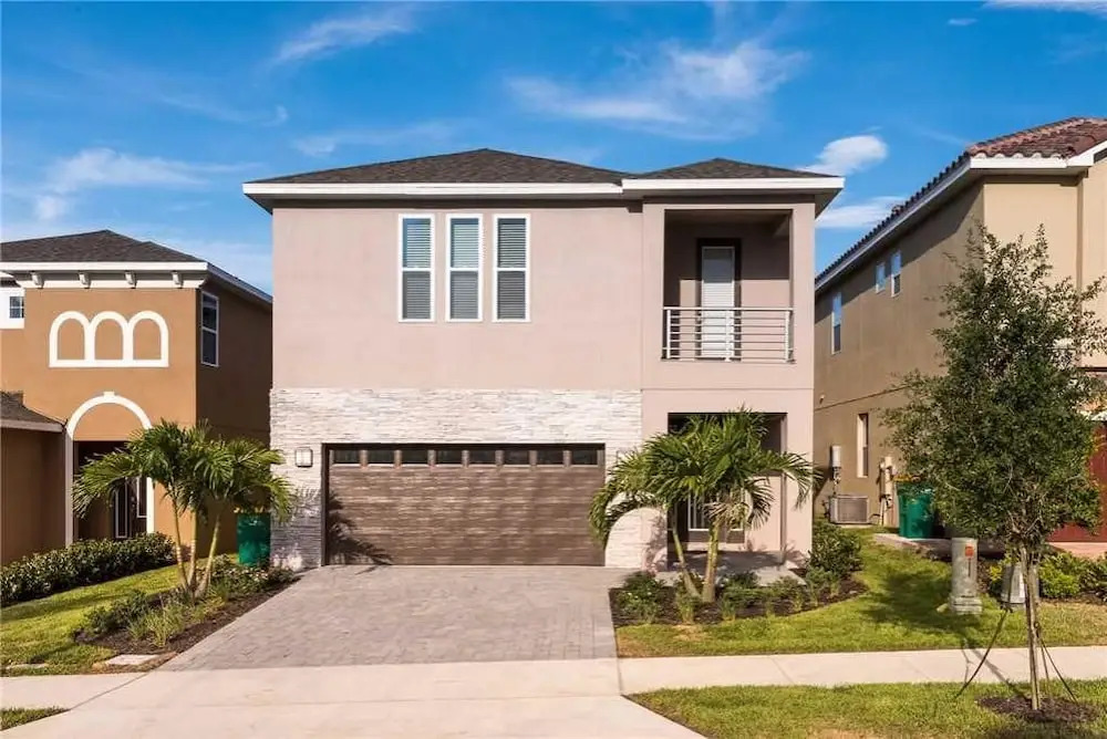 Reunion Beauty 8 Bedroom Home with Private Pool and Spa
