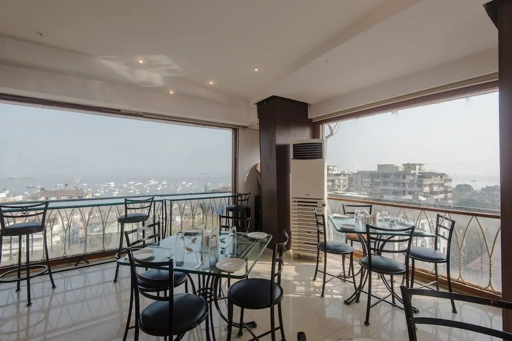 OYO Flagship 15439 Colaba