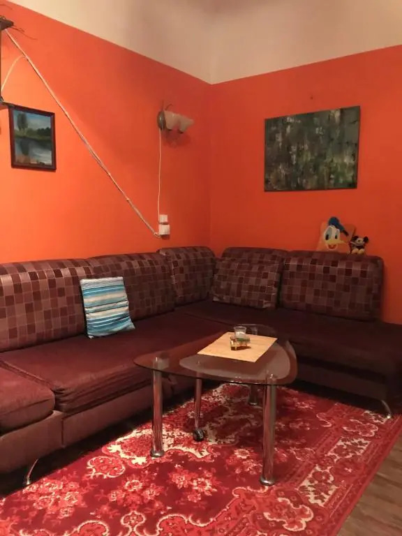 Cozy condo for up to 3 travellers, with kitchen and bath