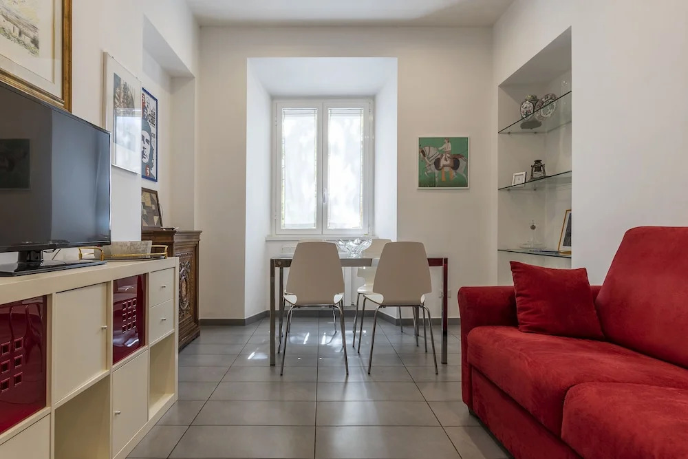 GuestHost - Porta Pia & Villa Torlonia Apartment with Balcony
