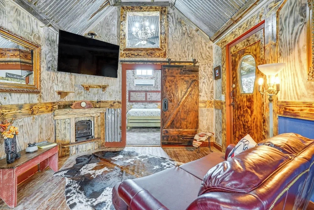 Walk to Granbury Square & Beach! texas Cottage