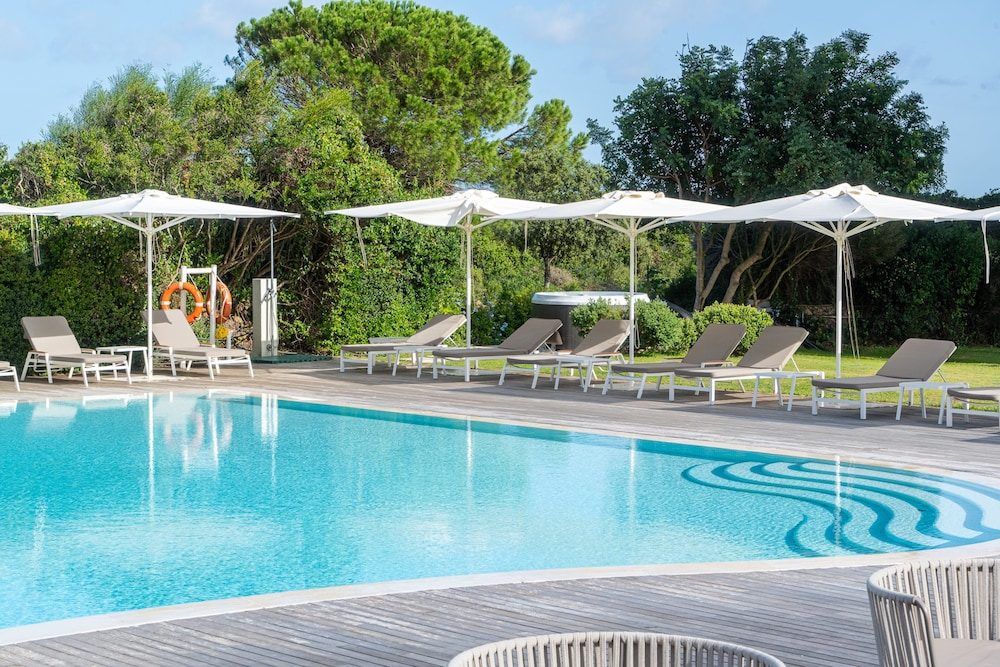 Hotel with swimming pool in Conca Verde just 100 mt from the sea