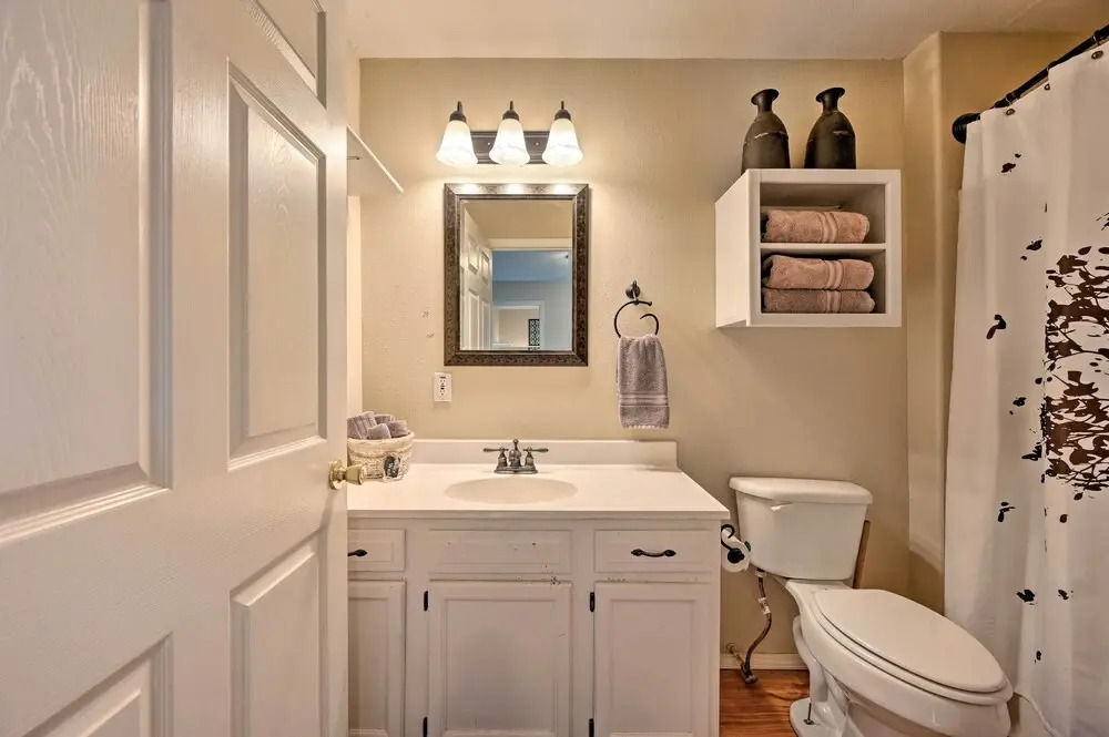 Pet-friendly 'shady Oaks' Broken Bow Gem w/ Patio!